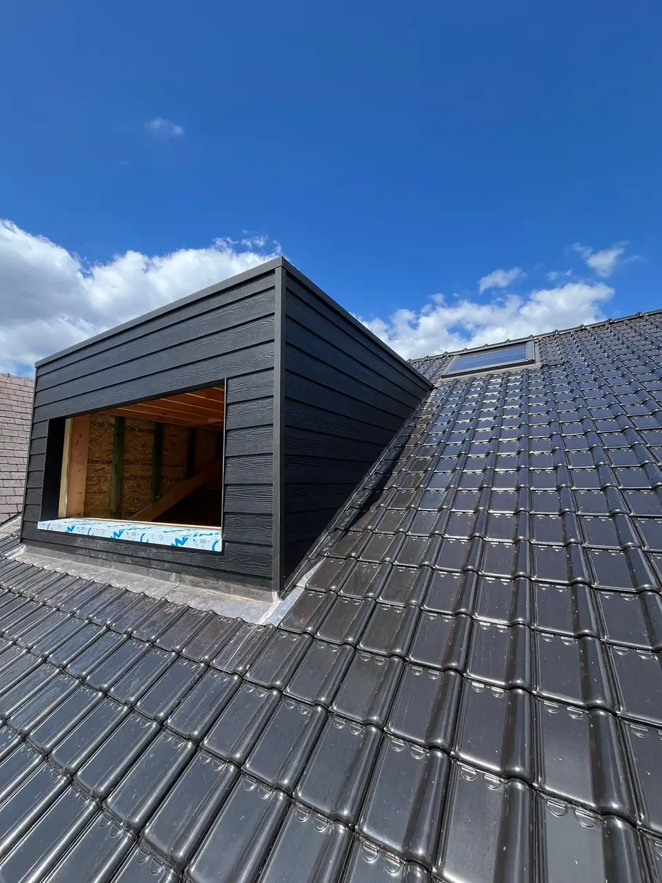 Après : Lucarne et toiture, du caisson aux tuiles, Woluwe-Saint-Pierre