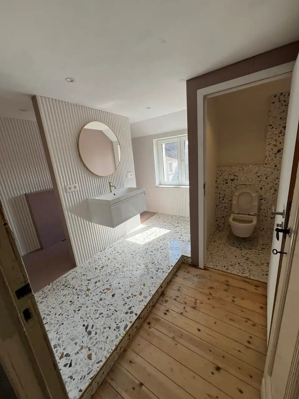 Après : Salle de bain, avant les travaux et terminée, Ostende