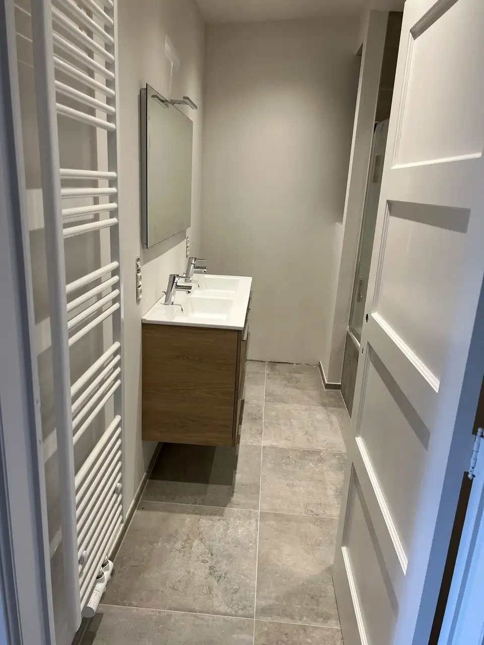 Après : Salle de bain, double lavabo et miroir, Woluwe-Saint-Pierre