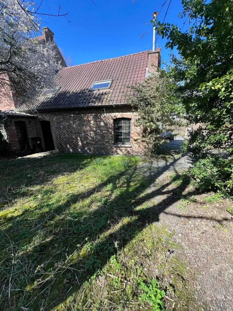 Avant : Jardin refait, avec terrasse, escalier, murets et gazon, Welle