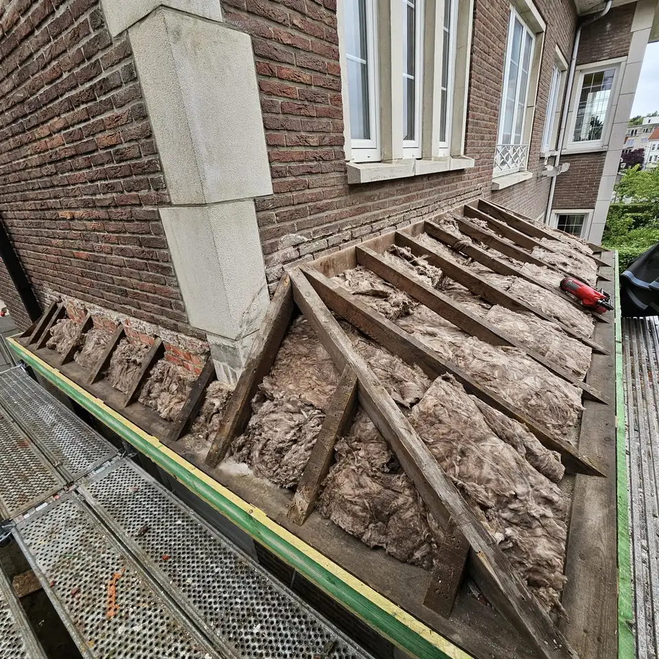 Avant : Petite toiture, de l'isolation aux tuiles posées, Watermael-Boitsfort