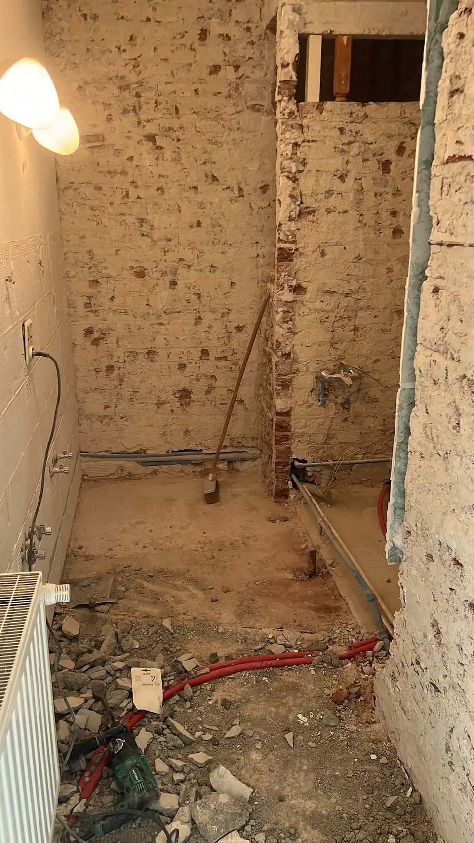 Avant : Salle de bain, double lavabo et miroir, Woluwe-Saint-Pierre