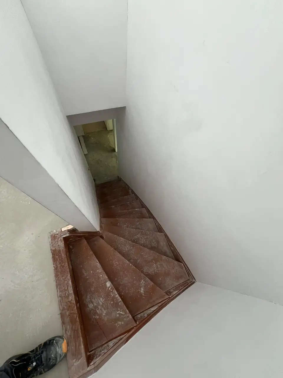 Avant : Escalier principal, avant et après, Woluwe-Saint-Pierre