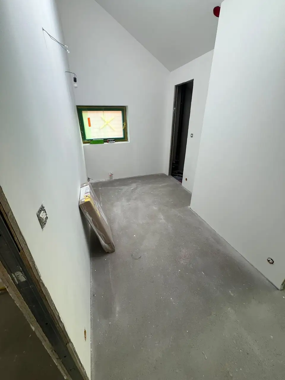 Avant : Couloir, pose du parquet, Woluwe-Saint-Pierre