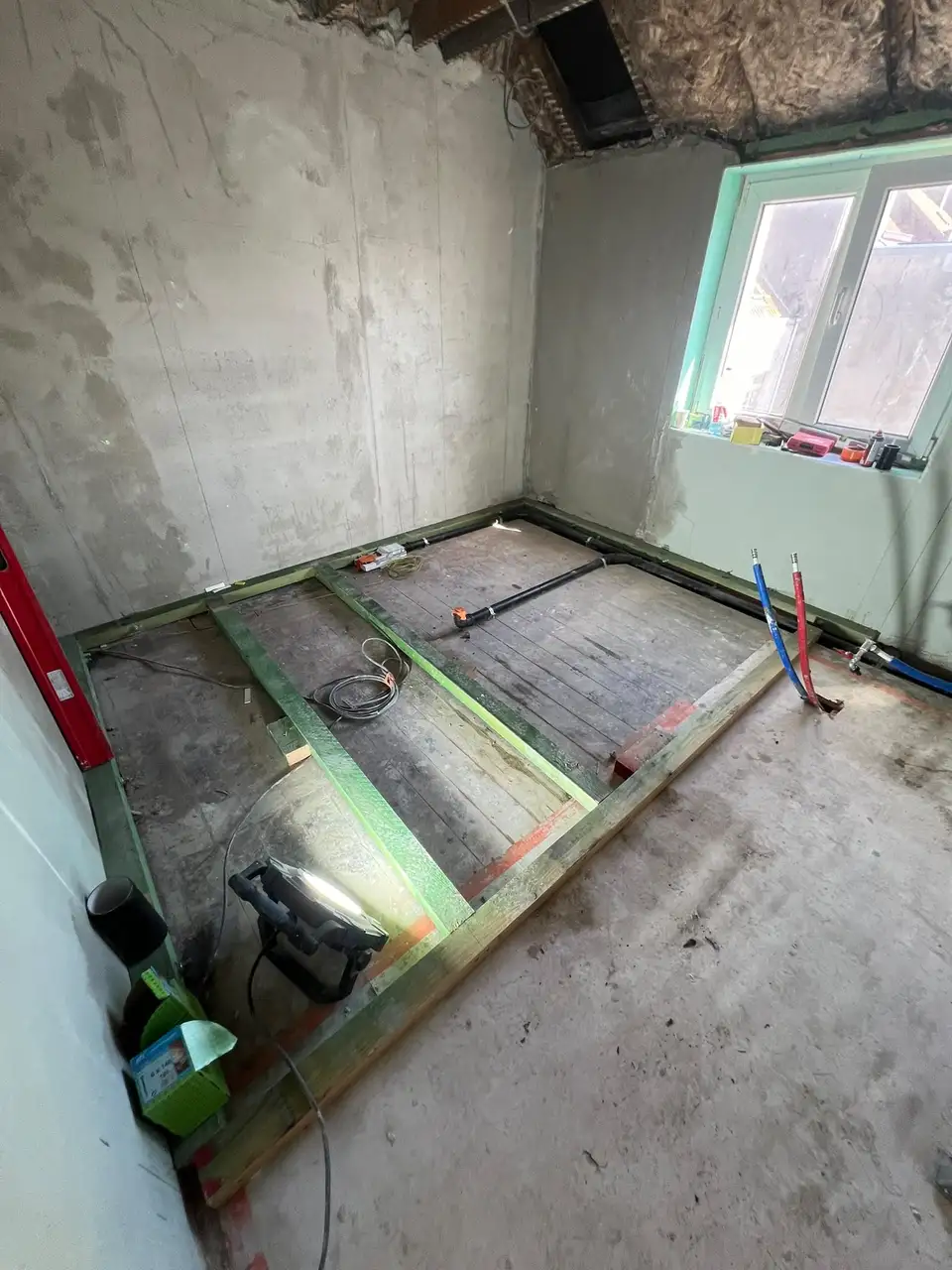 Avant : Salle de bain, avant les travaux et terminée, Ostende