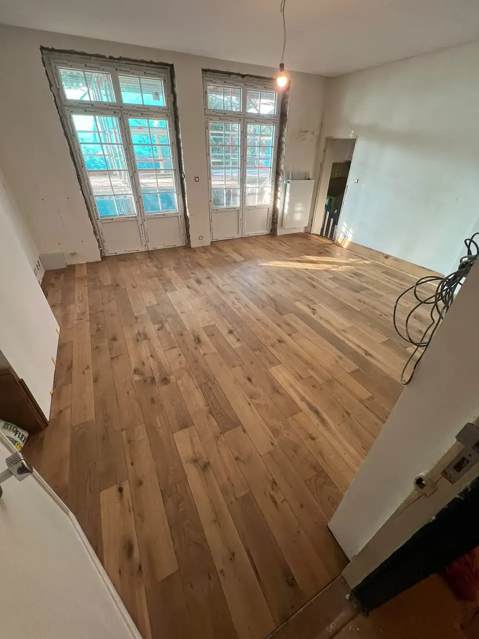 Après : Séjour, de la démolition au parquet posé, Knokke-Heist
